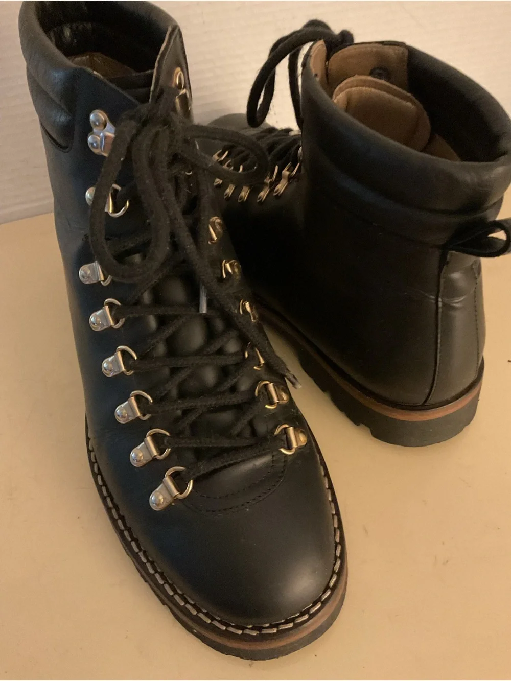 T A F T men’s black leather combat hiking Viking boots US 9